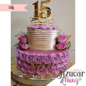 hermoso pastel de 15 años. Pasteles personalizados en quito