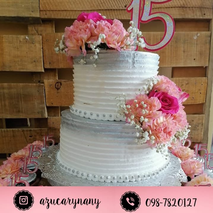 hermoso pastel de 15 años.Pasteles personalizados en Quito